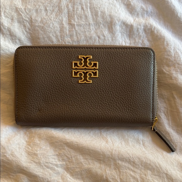 Tory Burch Brown Wallet with Gold Logo - Picture 1 of 4